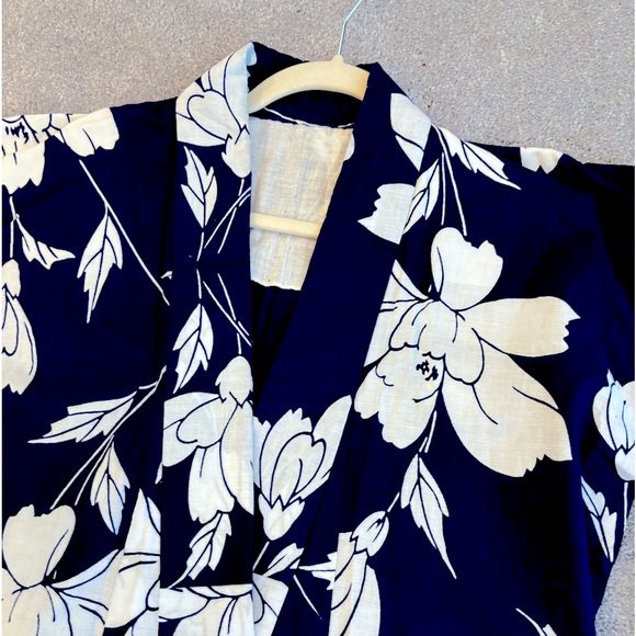 Authentic Japanese cotton kimono. Bought in Japan.Worn twice. Excellent like new - Picture 5 of 8